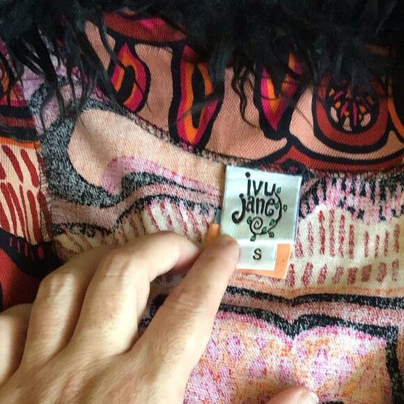 Vintage Ivy Jane Women's Vibrant Retro Patterned Jacket with Faux Fur Trim - Picture 4 of 6